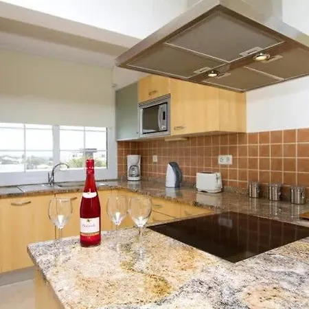 Ainara Villa *